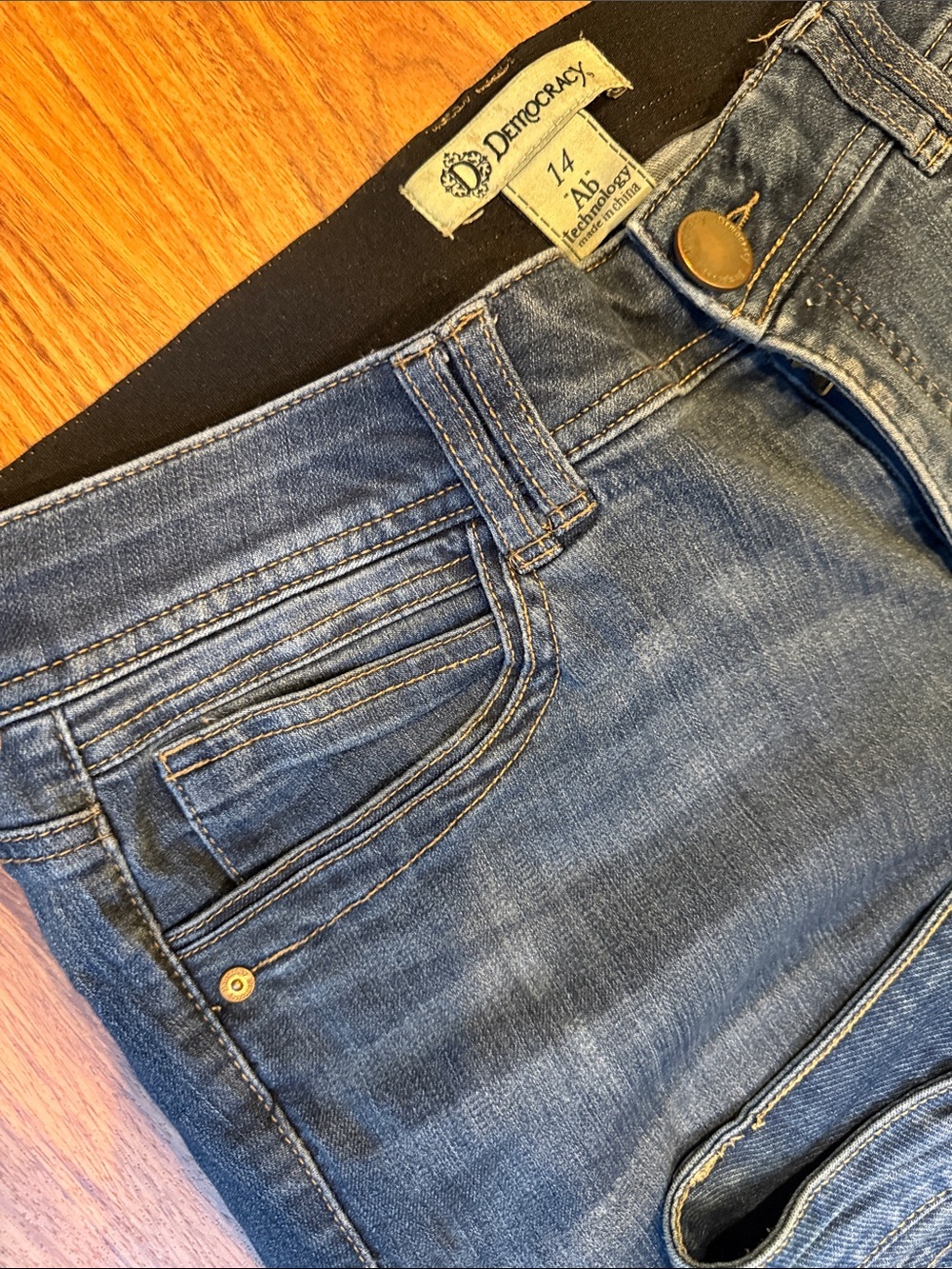 A lot of 2 Women’s Blue Denim Jeans - Classic Mid Wash size 14 - Picture 5 of 9